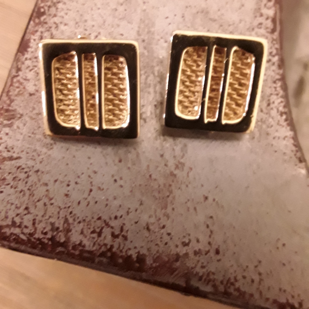 Vintage goldtone clip on earrings